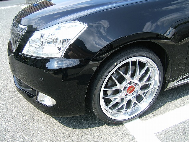 200系クラウンマジェスタ　OZジオットホイール付き　青森県　八戸 200系 クラウン マジェスタ 前期⁄後期 純正HID車用 純正ドレスアップ