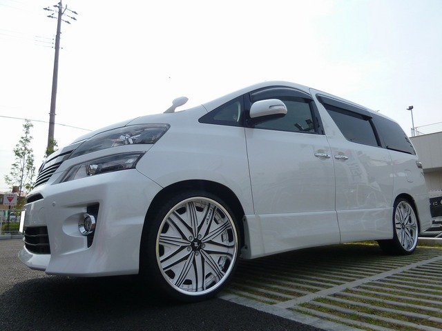 トヨタ ヴェルファイア アミスタット アドミレイション マドゥーラ 22インチ 9 0j ホワイトブラック F010 装着ギャラリー カーポートマルゼン アルミホイールとタイヤの専門店