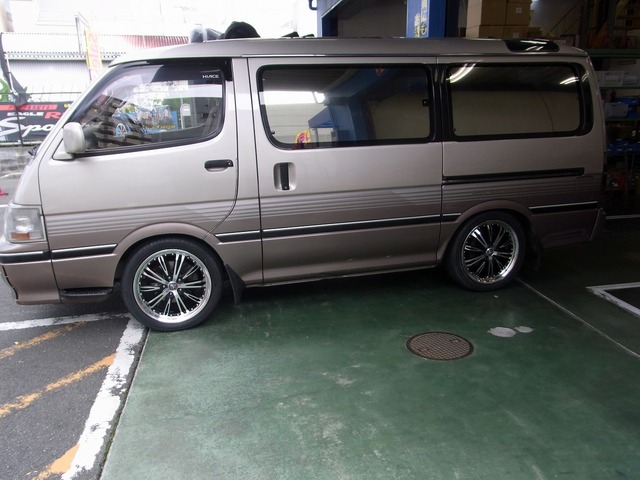 トヨタ ハイエース 100系 ワゴン バン ロクサーニ Badx シュプリーム 18インチ 7 0j ブルードブラックxポリッシュ 装着ギャラリー カーポートマルゼン アルミホイールとタイヤの専門店