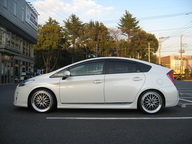 プリウス 30系 ZVW30 | 装着ギャラリー | カーポートマルゼン
