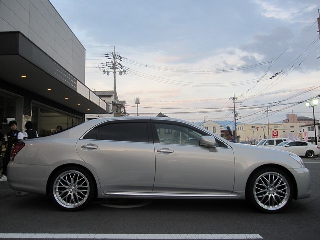 200系クラウンマジェスタ　OZジオットホイール付き　青森県　八戸 200系 クラウン マジェスタ 前期⁄後期 純正HID車用 純正ドレスアップ