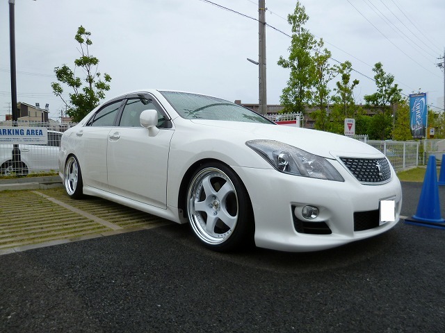 クラウンアスリート 200系 DBA-GRS204(200系) | 装着ギャラリー | カー