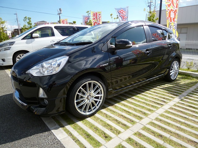 トヨタ アクア ロクサーニ Badx パラボーラ 17インチ 7 0j ハイパーシルバー ミラーカット 装着ギャラリー カーポートマルゼン アルミホイールとタイヤの専門店