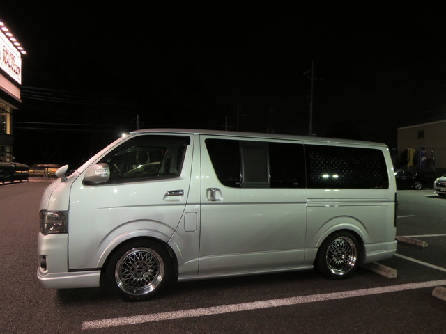 ハイエース (200系) 200系【LT】 200V | 装着ギャラリー | カーポート