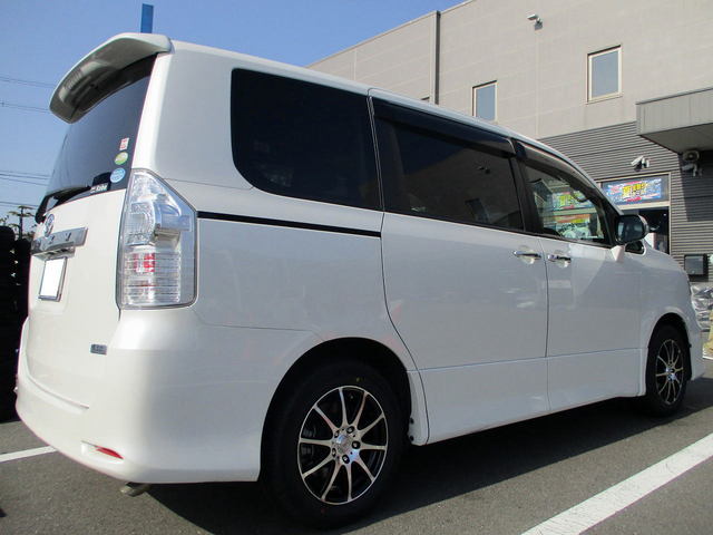 ヴォクシー(VOXY) 70系 ZRR70W(70系) | 装着ギャラリー | カーポート