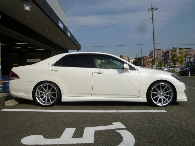 クラウンアスリート 200系 DBA-GRS200(200系) | 装着ギャラリー | カー