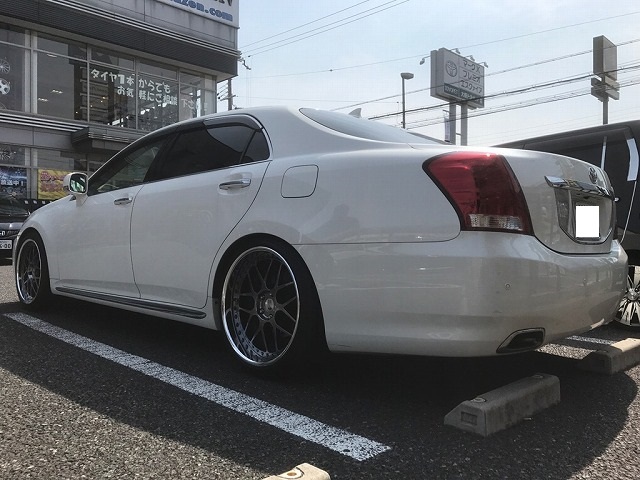 200系クラウンマジェスタ　OZジオットホイール付き　青森県　八戸 200系 クラウン マジェスタ 前期⁄後期 純正HID車用 純正ドレスアップ