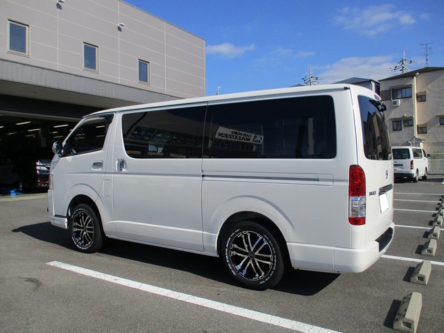 ハイエース (200系) 200系【LT】 200V | 装着ギャラリー | カーポート