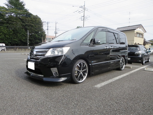 19インチ セレナにて使用