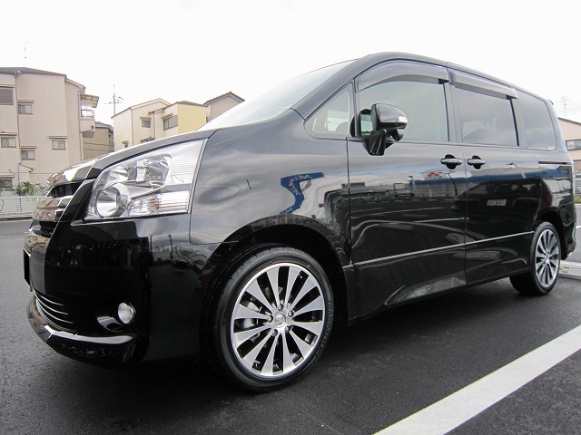 トヨタ ノア(NOAH) レンブラント フェリス 18インチ(7.5J) ガンメタポリッシュ 装着ギャラリー カーポートマルゼン