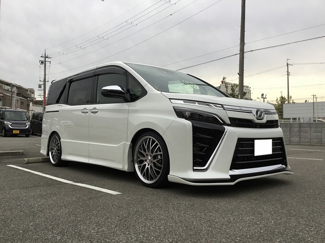 ロクサーニマルチフォルケッタ 18インチ ノア ヴォクシー - 自動車 