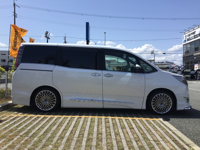 エスクァイア　ミラクニス エスクァイア (ESQUIRE) 80系 ZRR80G | 装着ギャラリー | カーポート