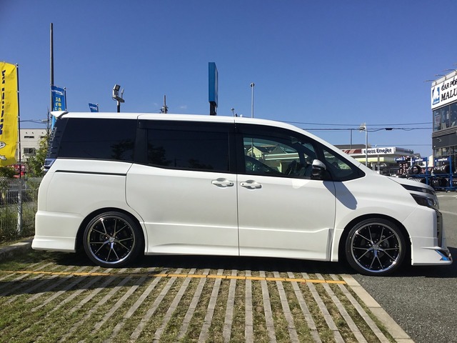 ヴォクシー80 VOXY80 ZRR80W Ti2000 VOXY(ヴォクシー)ZRR80W RS-RダウンサスTi2000取付+四輪