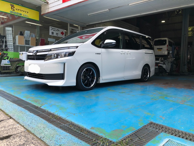 ウリウリ ヴォクシー(VOXY) 80系 ZWR80G、ZWR80W | 装着ギャラリー | カー