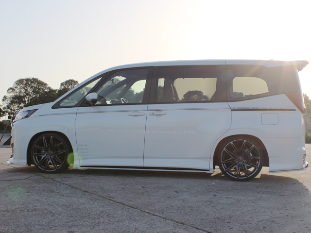 ノア(NOAH) 90系 MZRA90W | 装着ギャラリー | カーポートマルゼン