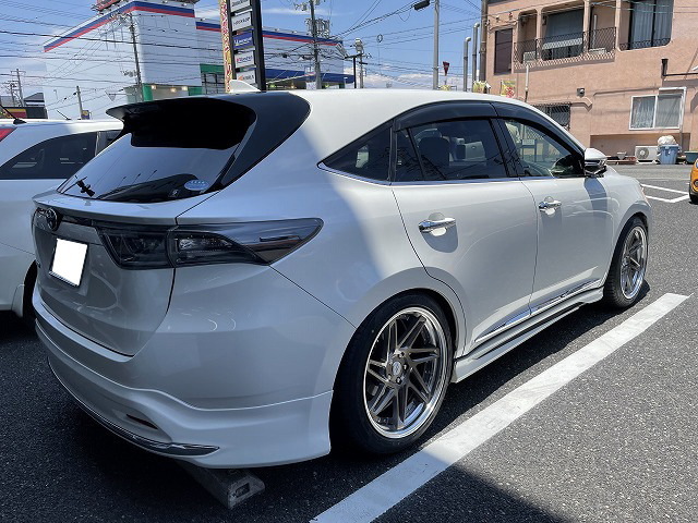 ハリアー zsu60w 後期右ヘッドライトユニット 中古 TOYOTA 60ハリアー