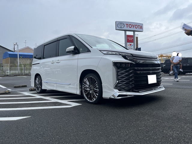 ヴォクシー(VOXY) 90系 MZRA90W | 装着ギャラリー | カーポートマルゼン