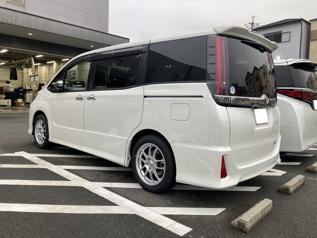 ノア ノア(NOAH) 80系 ZRR80W | 装着ギャラリー | カーポートマルゼン