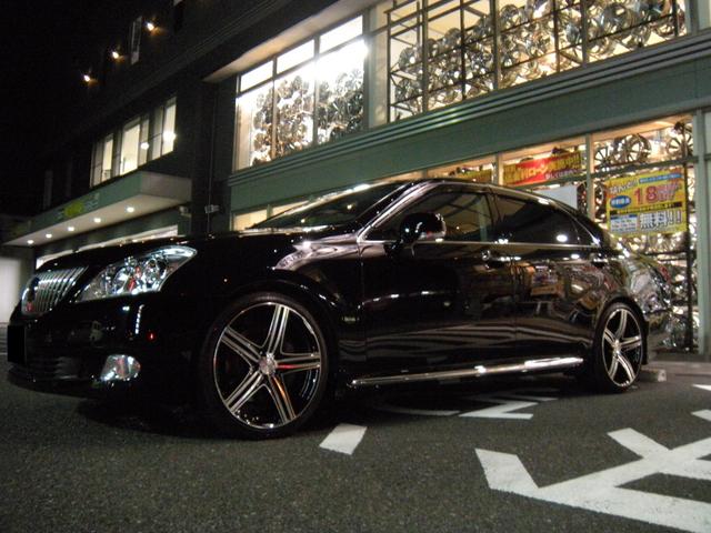トヨタ URS206 200系 クラウンマジェスタ後期 純正フロント グリル