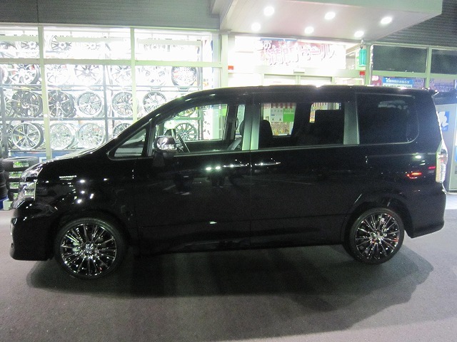 ヴォクシー(VOXY) 70系 ZRR70W(70系) | 装着ギャラリー | カーポート