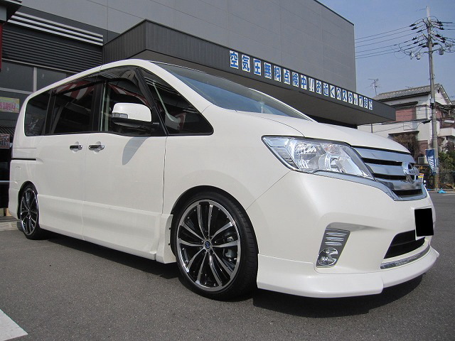 ニッサン セレナ Amd Badx S T5 19インチ 7 5j ブラックポリッシュ 装着ギャラリー カーポートマルゼン アルミ ホイールとタイヤの専門店